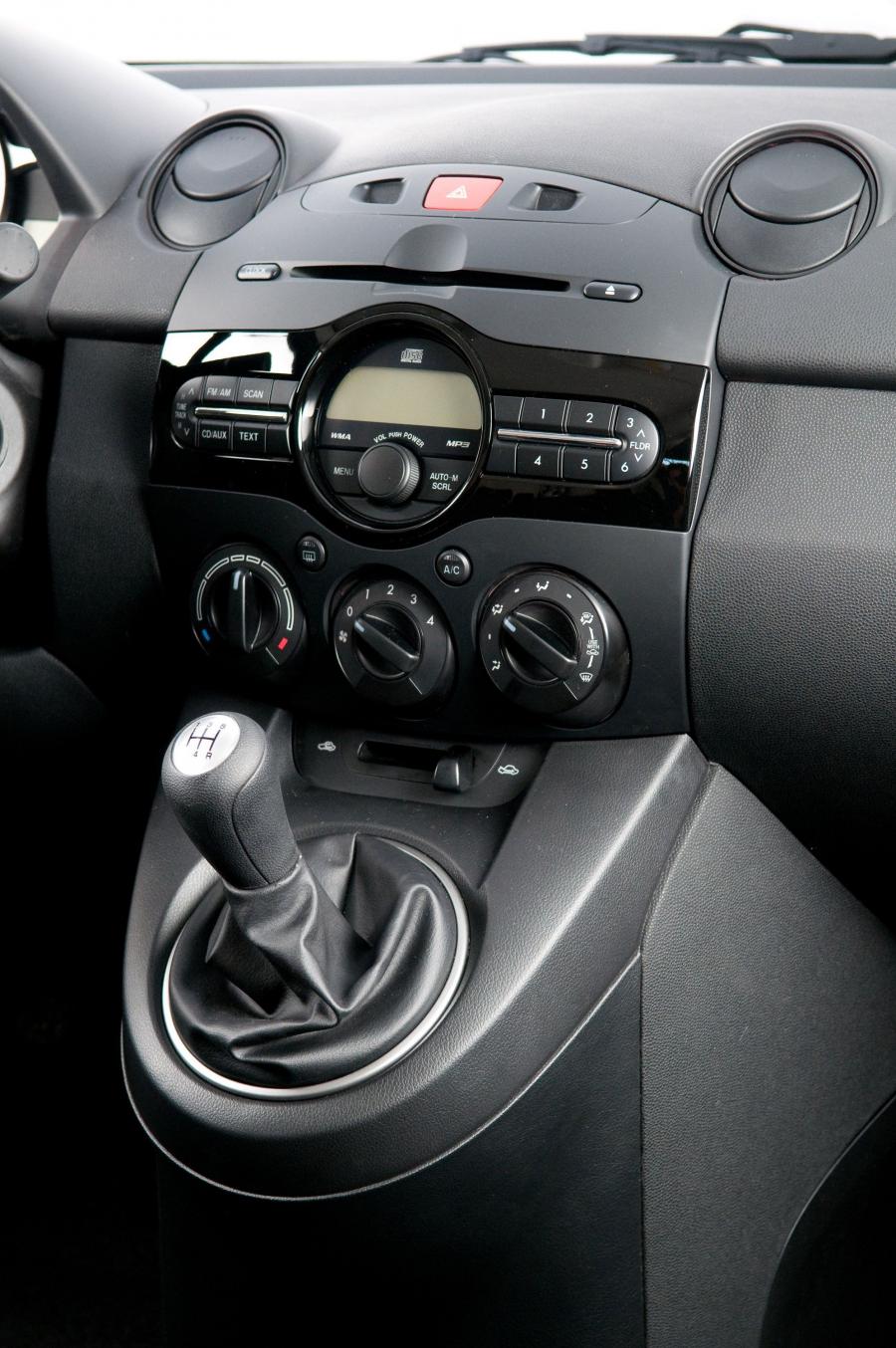  Mazda2 2010 года  (фото 181 из 183)